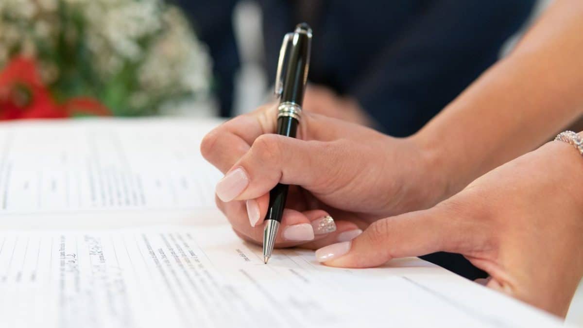 מתקשרת מדויקת